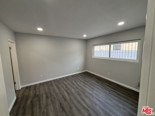 Building Photo - 2026 Oak St