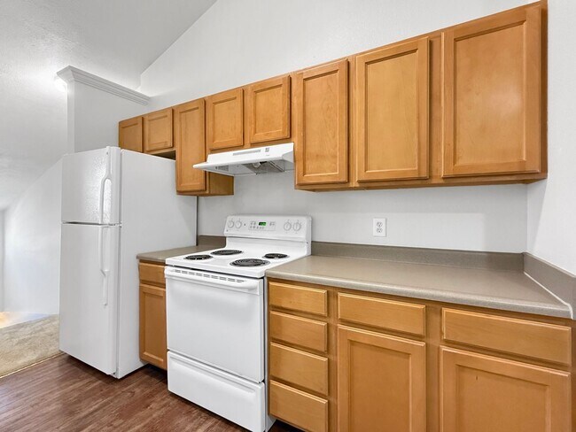 Building Photo - Luxe 1-Bedroom Haven: Serene Lakeside Livi...
