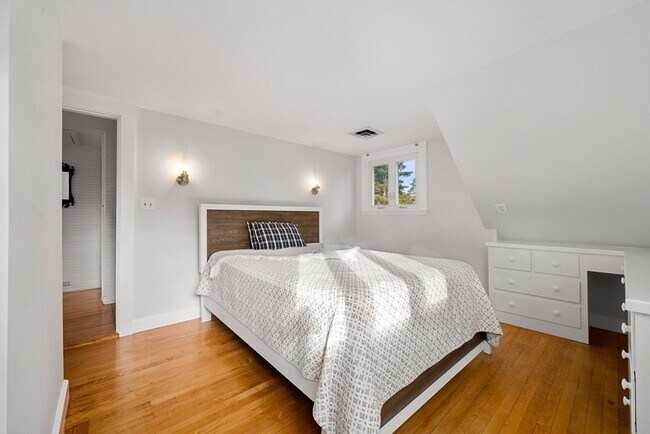 Building Photo - 1 Noahs Hl Wy