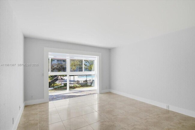 Building Photo - 1400 SW 124th Terrace