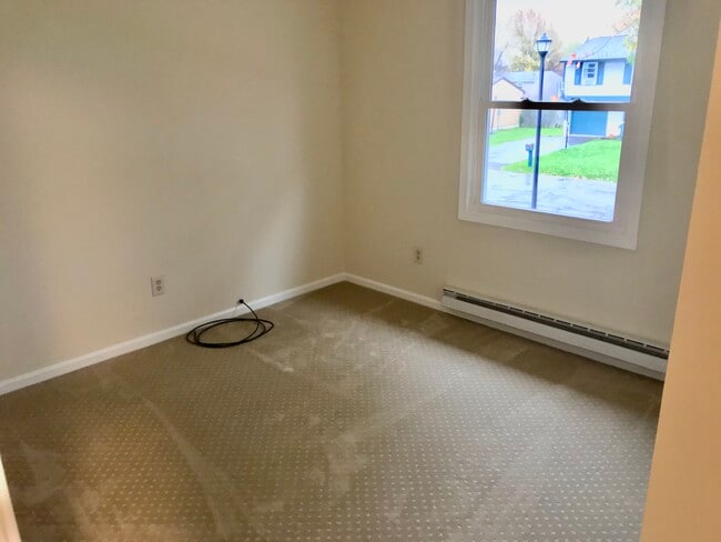 Building Photo - 7404 Oak Post Rd