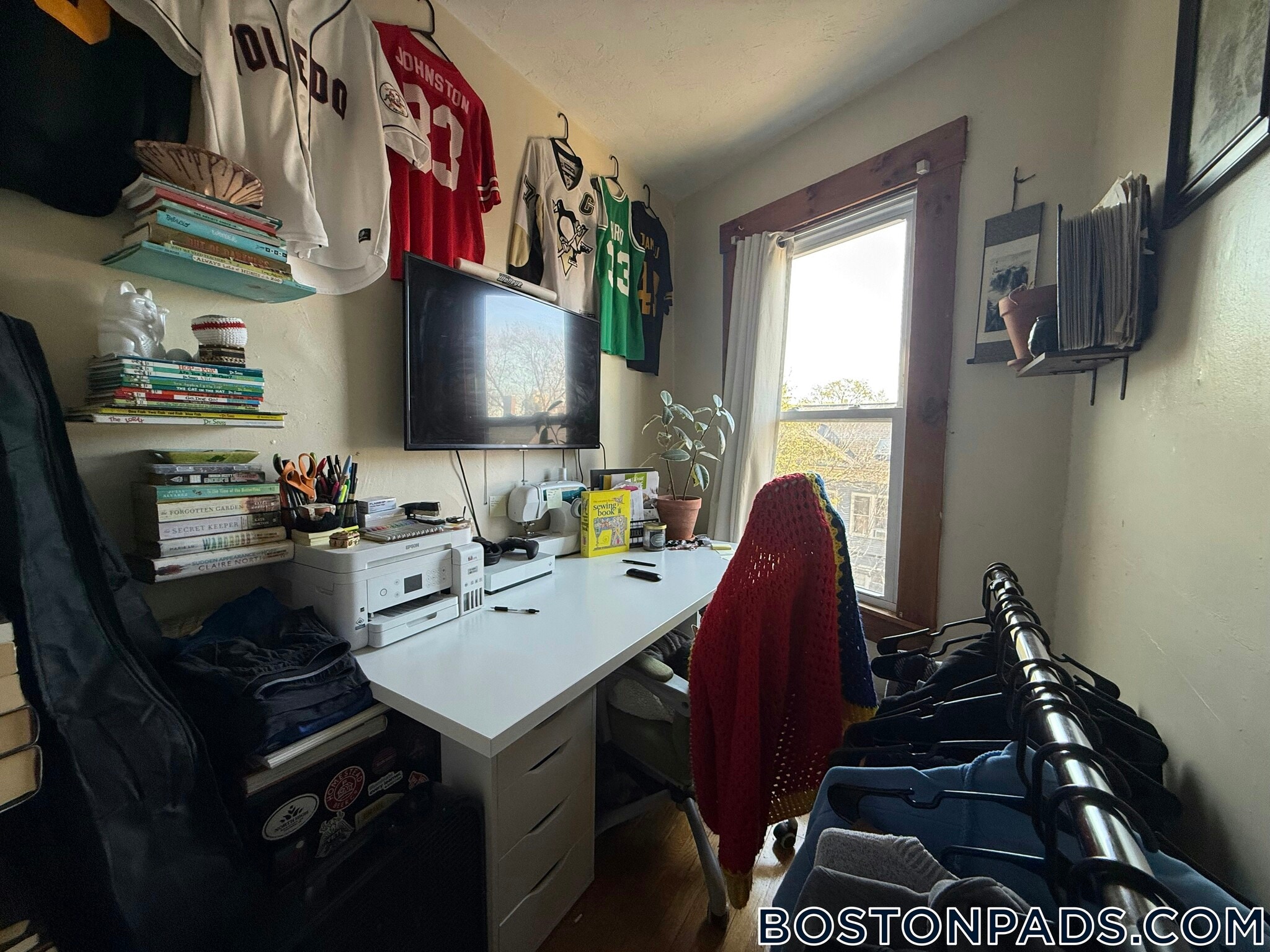 Building Photo - 100 River St