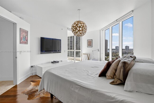 Building Photo - 6000 Island Blvd