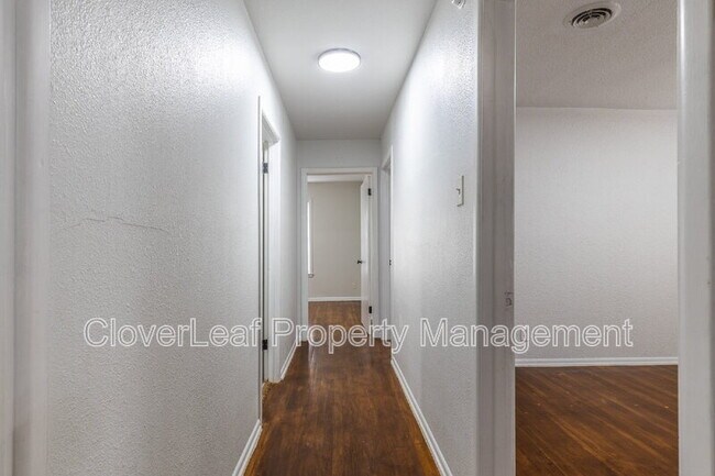 Building Photo - 832 W Merriweather St
