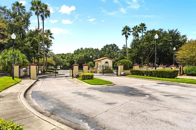 Building Photo - 822 Camargo Way