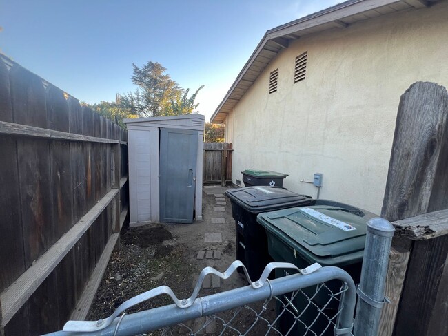 Building Photo - Single story home located in Lakewood Elementary School District!
