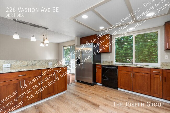Building Photo - 226 Vashon Ave SE
