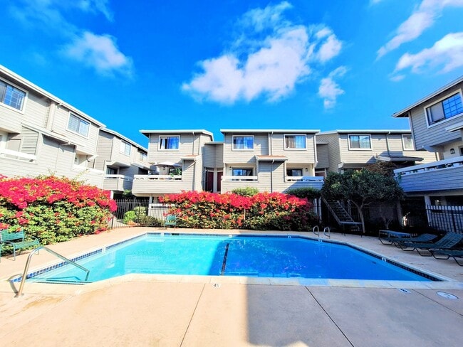 Building Photo - Beautiful Two-Story Condo With Pool, Hot T...