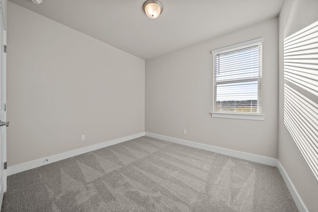 Building Photo - 219 Pinnacle Ln