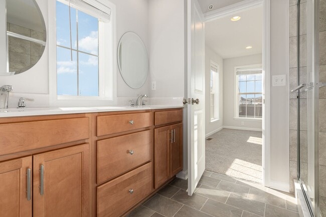 Building Photo - 3246 Parade St