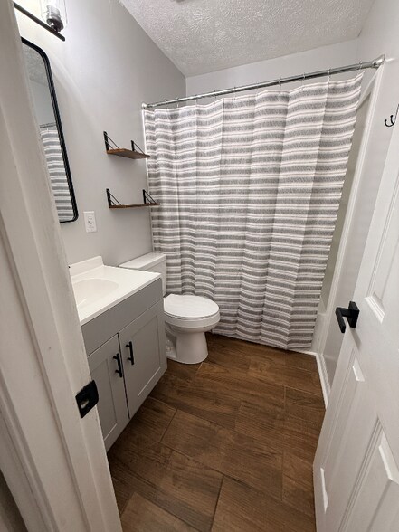 Building Photo - 4501 Greenfield Dr