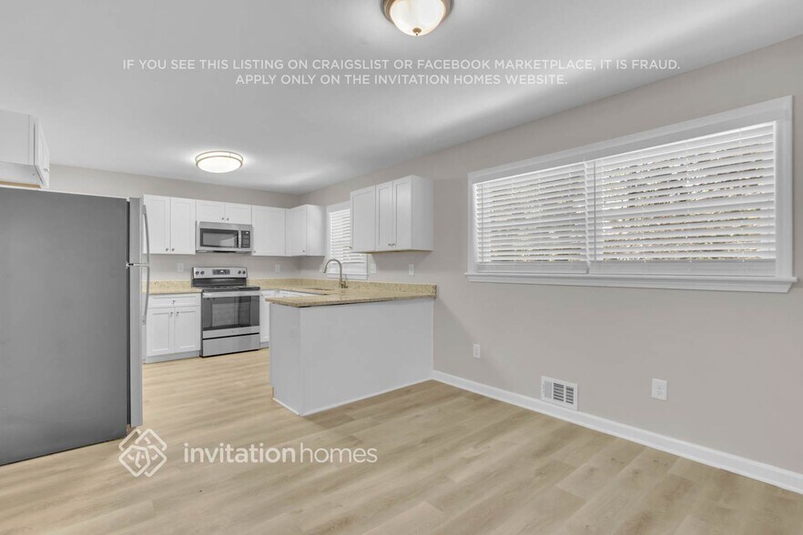 Building Photo - 2875 Laurel Ln