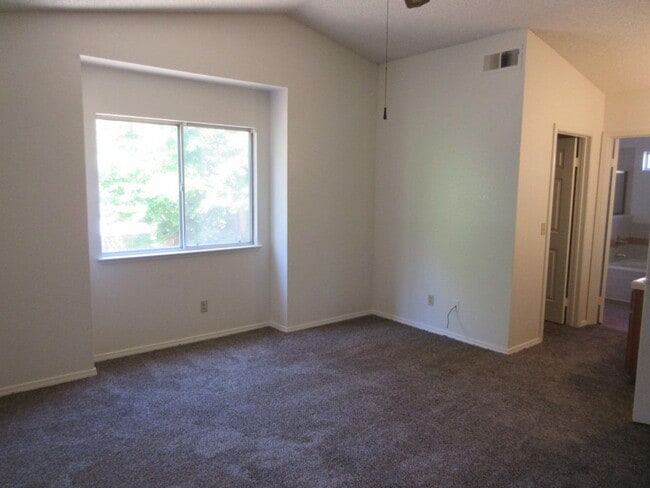 Building Photo - 4 Bed, 2.5 Bath Home with 3-Car Garage in Clovis Unified School District