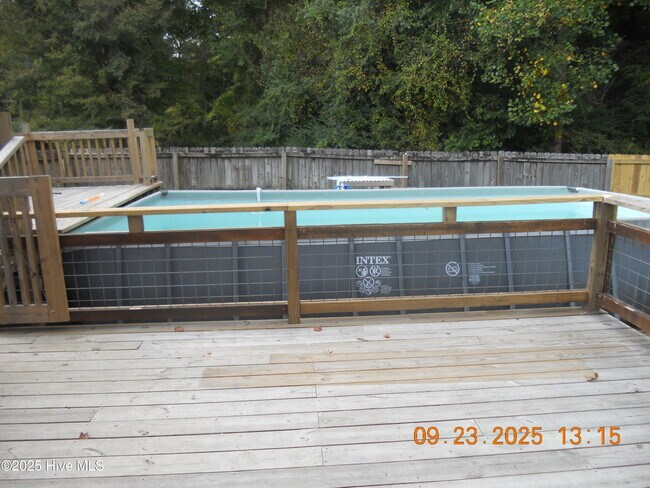 Building Photo - 105 Spring Leaf Ln