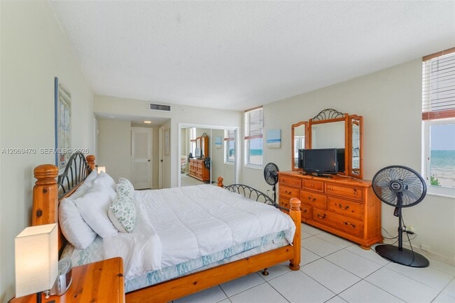 Building Photo - 5601 Collins Ave
