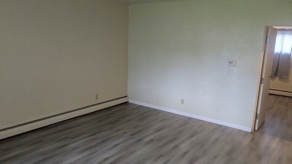 Building Photo - 105 Hilltop Dr