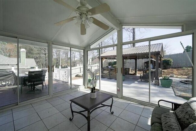 Building Photo - 4 bedroom house in Lawrenceville with cozy...