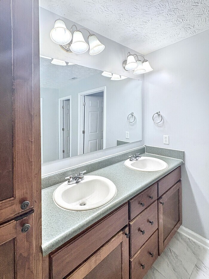 Building Photo - 2045 Parador Bend