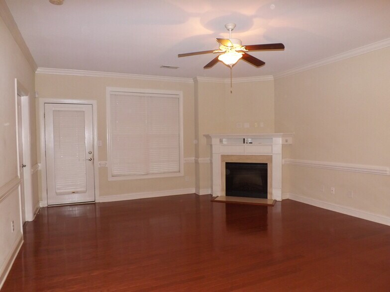 Building Photo - 212 Fountainhead Ln