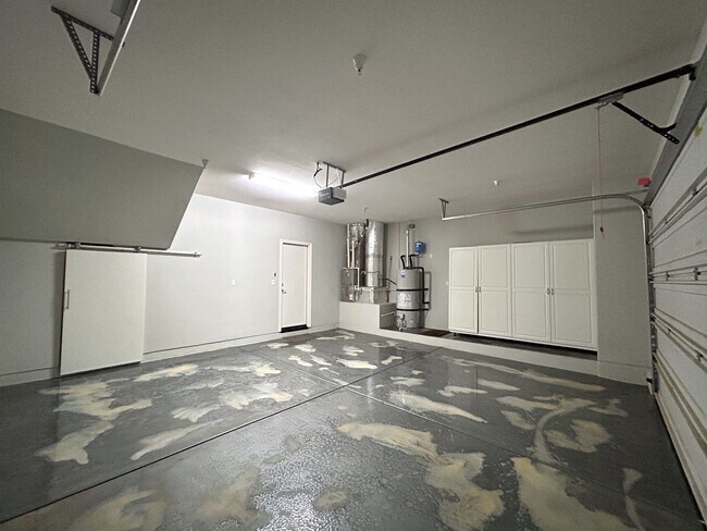 Building Photo - AVAILABLE NOW!! GORGEOUS 2 Bed 2.5 Bath Condo in La Quinta!