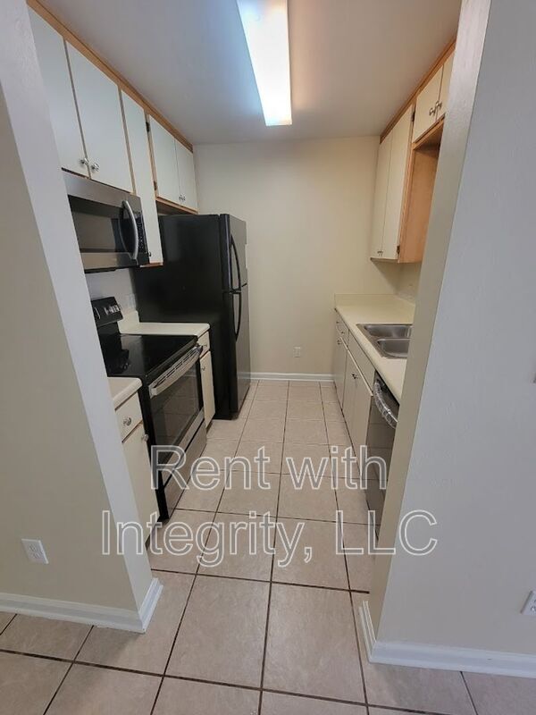 Building Photo - 1350 Castelnau Ct