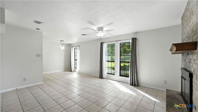 Building Photo - 1024 Mission Dr