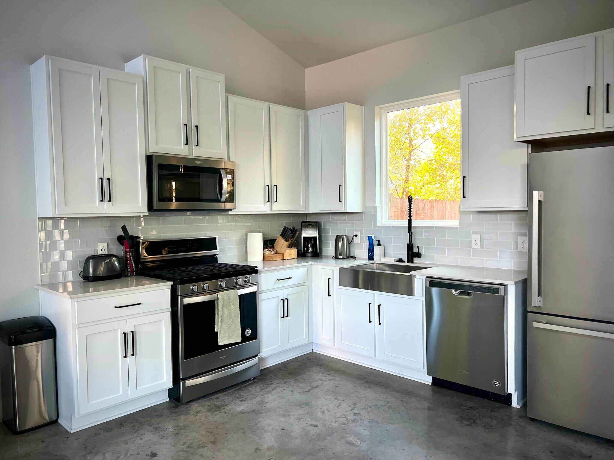 Building Photo - 6908-2 Carver Ave