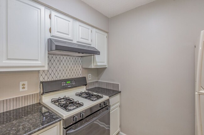 Building Photo - Delightful 2-bedroom, 2-bathroom condo