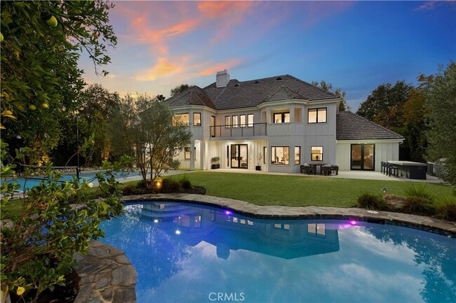 Building Photo - 5946 Woodlake Ave