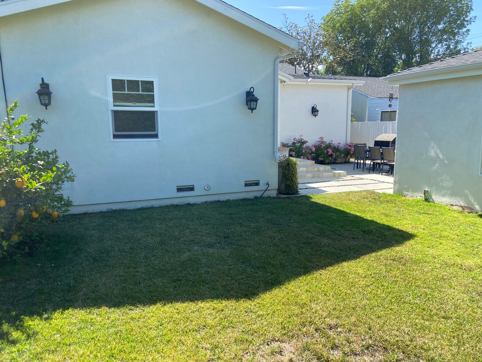 Building Photo - 4470 Stansbury Ave