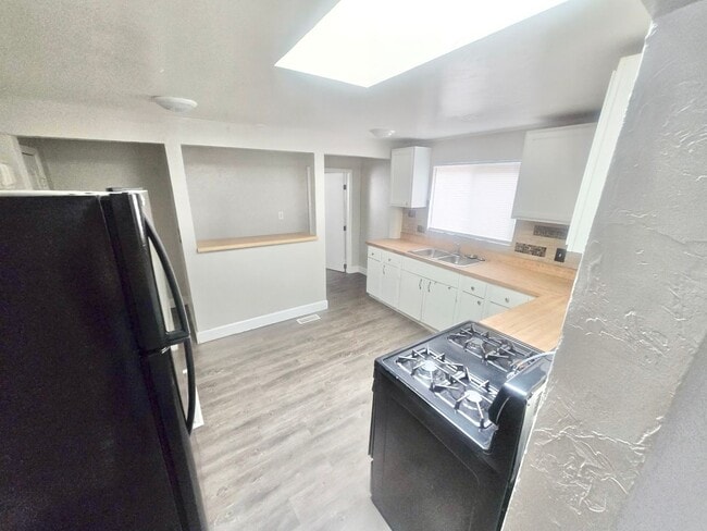 Building Photo - Charming 2-Story Home Near Riverwalk & I-25