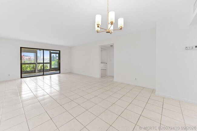 Building Photo - 7260 Kinghurst Dr