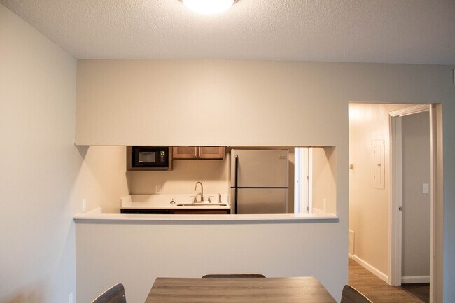 Interior Photo - 402 S 5th St