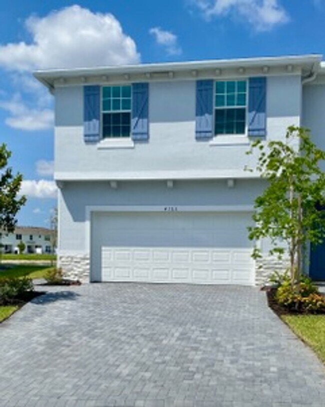Building Photo - Brand new Townhome centrally located in La...