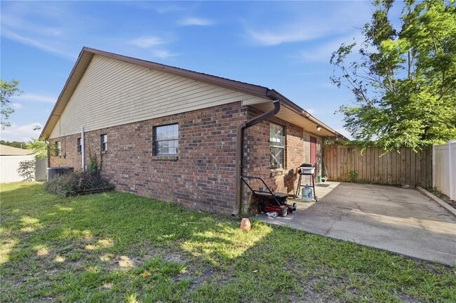 Building Photo - 7818 NE 21 Ave