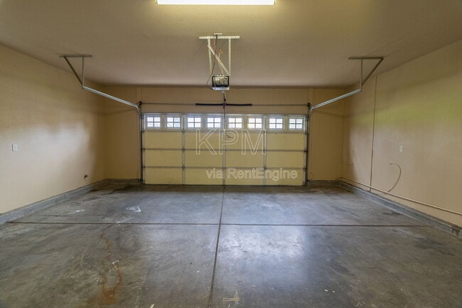 Building Photo - 2550 Plymouth Oaks Ct