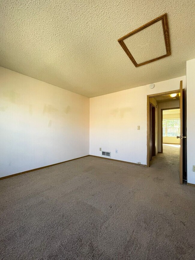 Building Photo - Beautiful 2-Bedroom Townhome in Aurora – A...