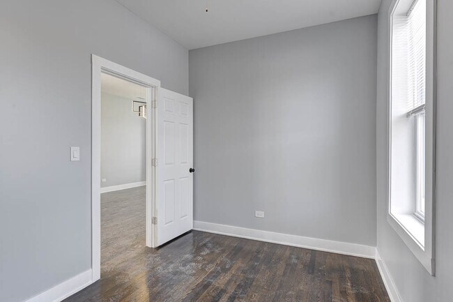 Building Photo - 2935 N Lawndale Ave