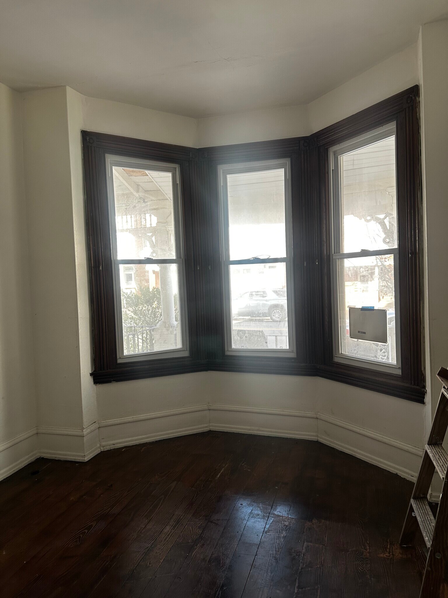 Living room - 918 W Marshall St