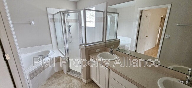 Building Photo - 10600 Cedar Forest Cir