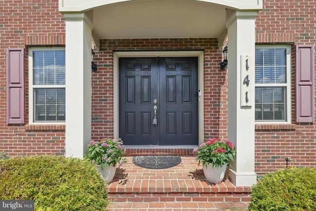 Building Photo - 141 Hawkes Ct