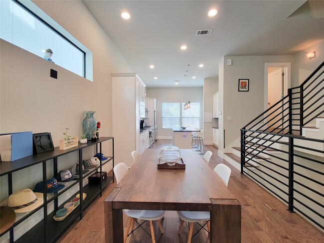 Building Photo - 5709A Larkin St
