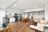 Building Photo - 624 E 32nd St