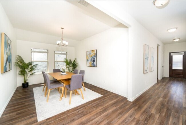 Building Photo - 1215 Chapel Hill Dr