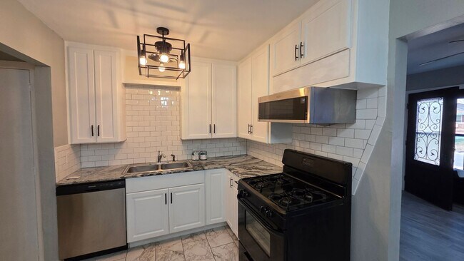 Building Photo - 1536 SW 38th St