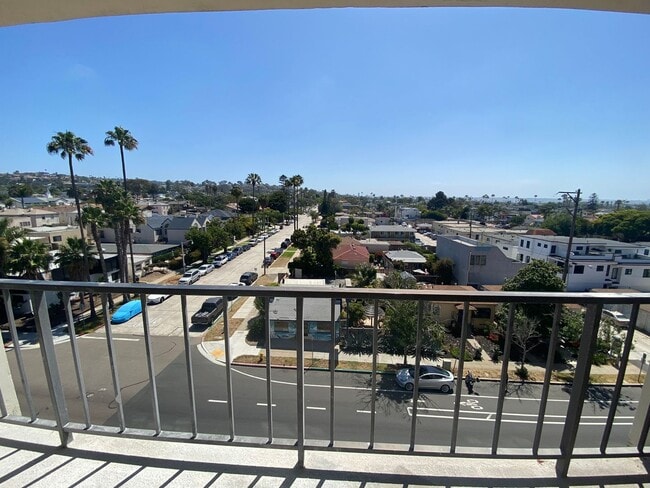 Building Photo - Pacific Beach - 3 blocks to Beach!  2bd/2ba Spacious 6th floor condo remodeled in 2022! Spectacul...