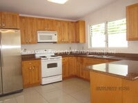 Building Photo - Spacious, convenient location home in Palolo Valley.