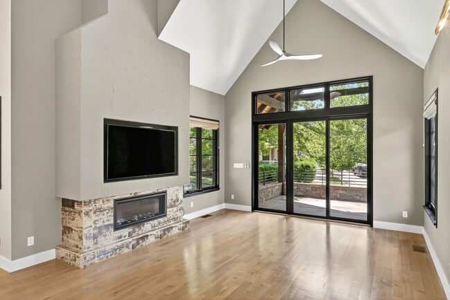 Building Photo - Stunning Luxury Home in the Village of Che...
