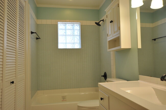 Building Photo - COMING SOON! 3 Bedroom 1.5 Bath Rental in ...