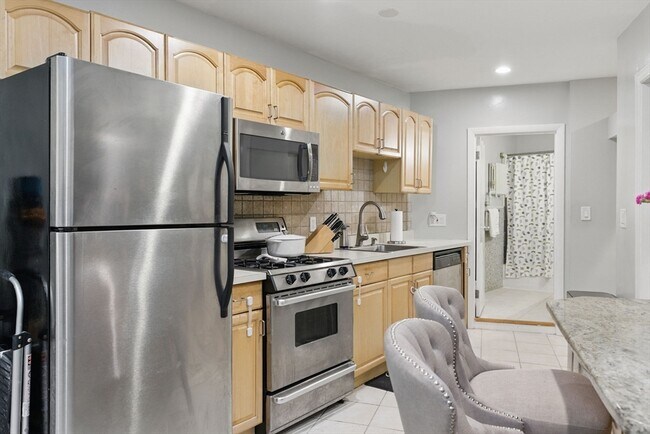 Building Photo - 240 Brattle St